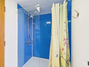 SHOWER ROOM - click for photo gallery